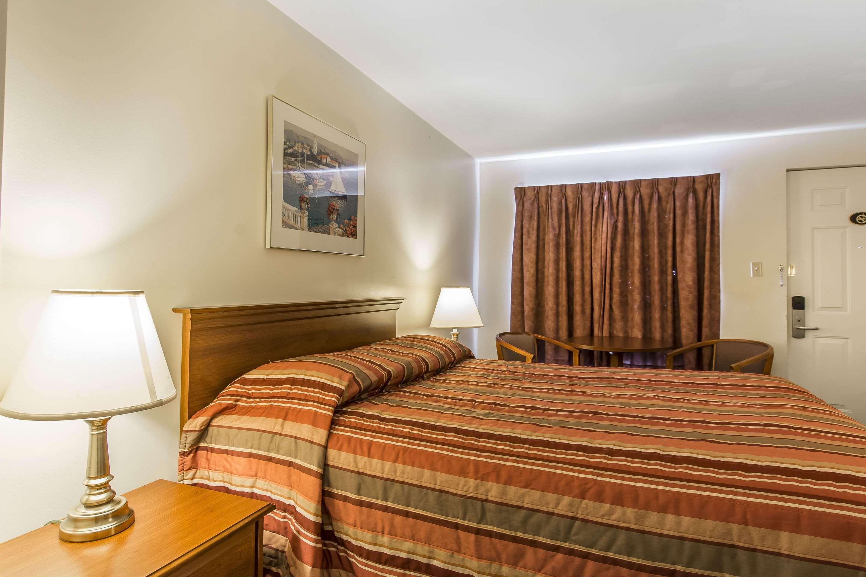 Econo Lodge Inn & Suites Saint John Exterior photo